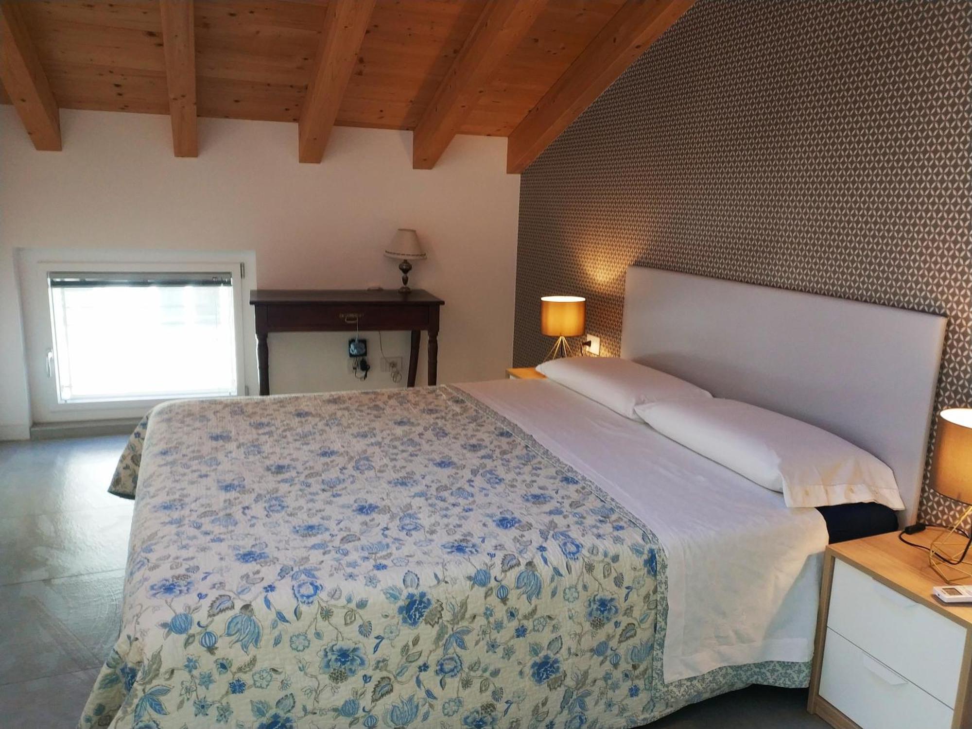 Sweet Homes Lecco Quarto foto